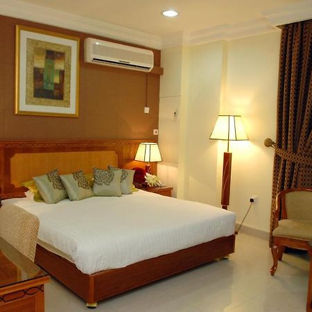 Al Muntazah Plaza Hotel Ad Dawhah Esterno foto